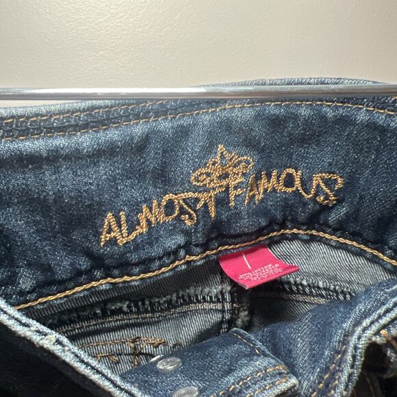 Almost Famous Denim Jeans Skinny Women’s Size 1 Blue Distressed Raw Hem - Picture 8 of 8
